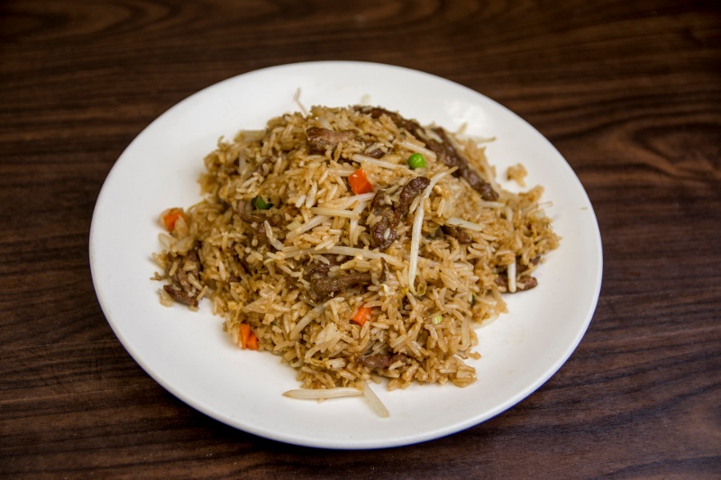 r04. fried rice (choice of beef ) 牛肉炒饭